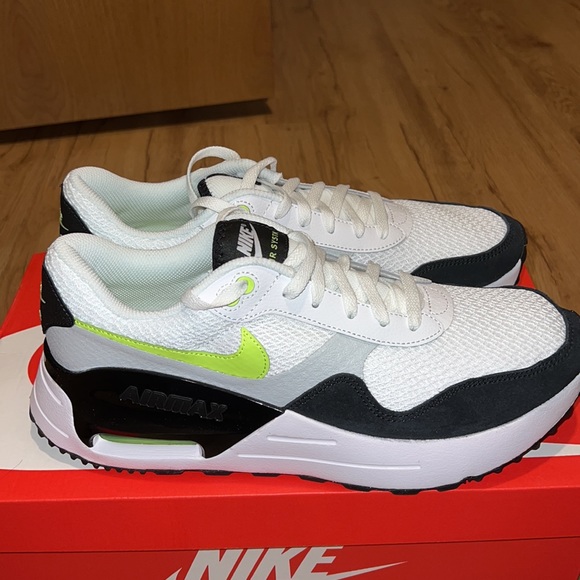 Nike Mens Air Max SYSTM size 8.5-12 White/Black/Volt NEW with Box - Picture 5 of 8